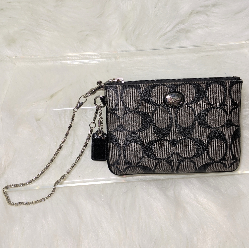 GUC Coach Signature Wristlet Tonal Black
